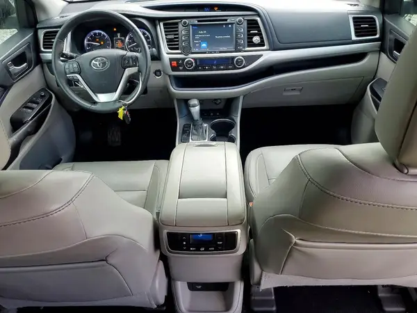 5TDJKRFH5GS501926 2016 TOYOTA HIGHLANDER - Image 8