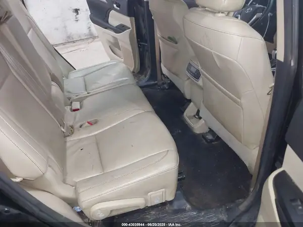 5TDJKRFH5GS502090 2016 TOYOTA HIGHLANDER - Image 8