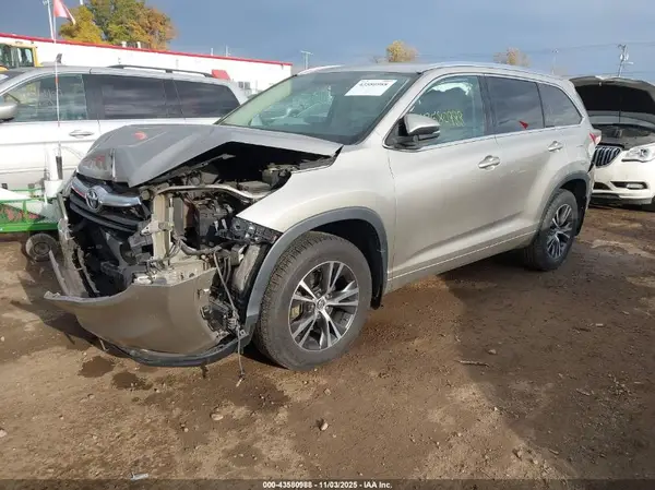 5TDJKRFH6GS225594 2016 TOYOTA HIGHLANDER - Image 2