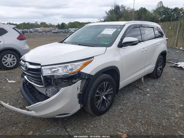 5TDJKRFH6GS231007 2016 TOYOTA HIGHLANDER - Image 2