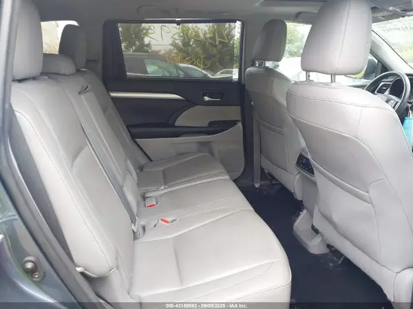 5TDJKRFH6GS233629 2016 TOYOTA HIGHLANDER - Image 8