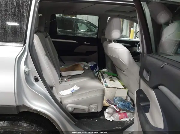 5TDJKRFH6GS238040 2016 TOYOTA HIGHLANDER - Image 8