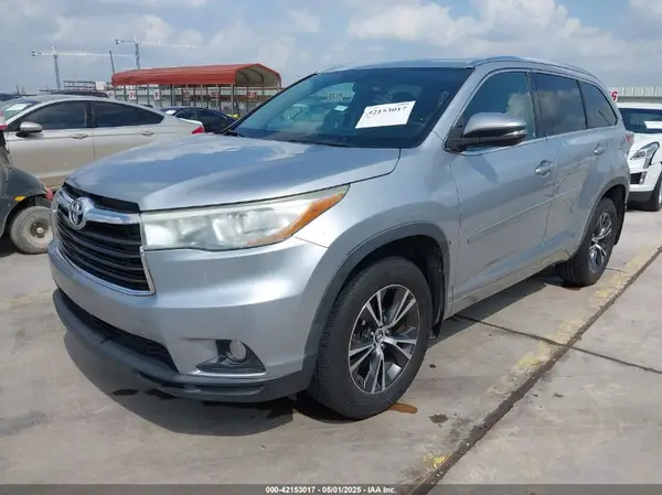5TDJKRFH6GS238748 2016 TOYOTA HIGHLANDER - Image 2