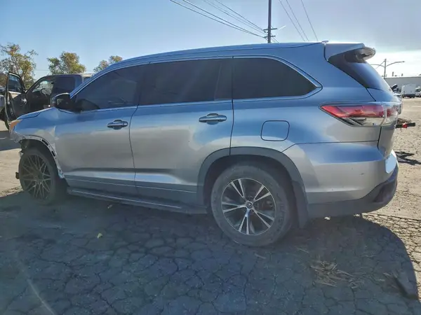 5TDJKRFH6GS238877 2016 TOYOTA HIGHLANDER - Image 2