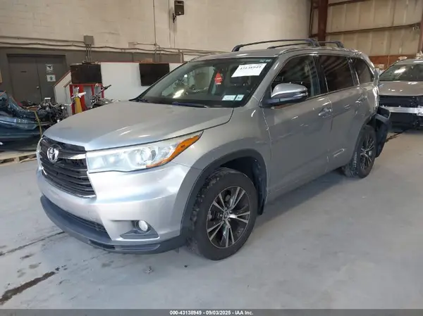 5TDJKRFH6GS249829 2016 TOYOTA HIGHLANDER - Image 2