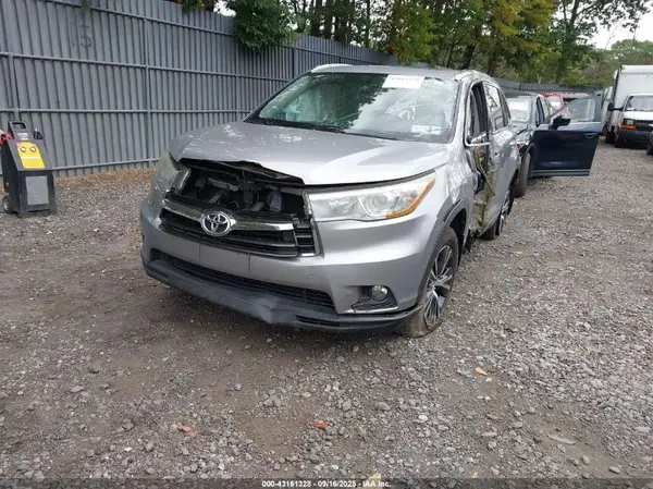 5TDJKRFH6GS258403 2016 TOYOTA HIGHLANDER - Image 2