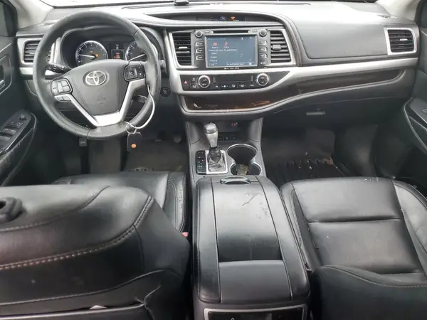 5TDJKRFH6GS282863 2016 TOYOTA HIGHLANDER - Image 8