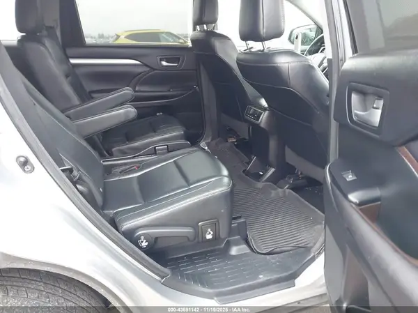 5TDJKRFH6GS309267 2016 TOYOTA HIGHLANDER - Image 8