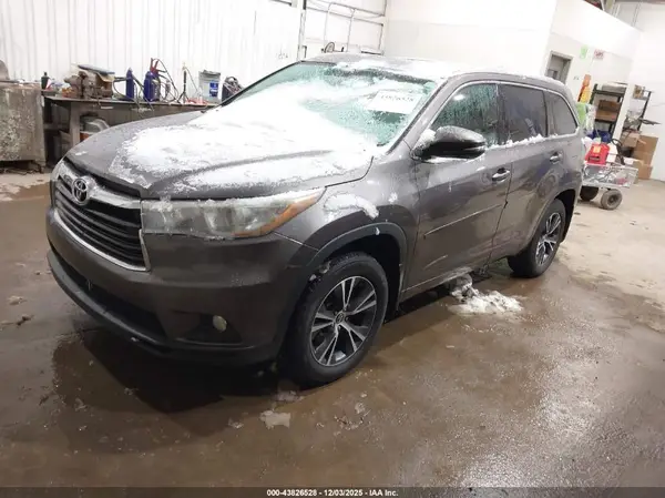 5TDJKRFH6GS310015 2016 TOYOTA HIGHLANDER - Image 2
