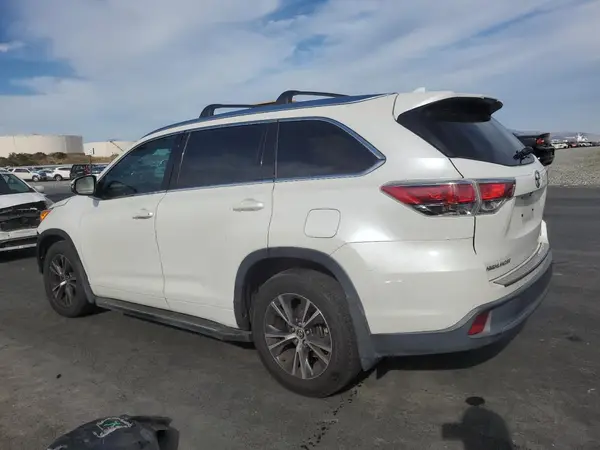 5TDJKRFH6GS313996 2016 TOYOTA HIGHLANDER - Image 2