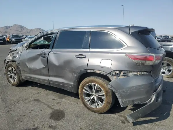 5TDJKRFH6GS326098 2016 TOYOTA HIGHLANDER - Image 2