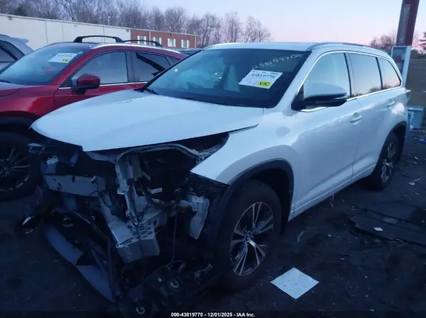 5TDJKRFH6GS327008 2016 TOYOTA HIGHLANDER - Image 2