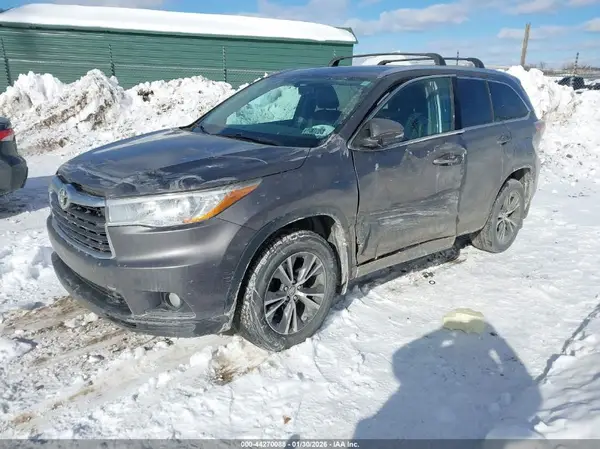 5TDJKRFH6GS329602 2016 TOYOTA HIGHLANDER - Image 2