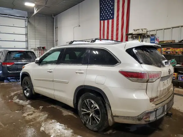5TDJKRFH6GS329695 2016 TOYOTA HIGHLANDER - Image 2
