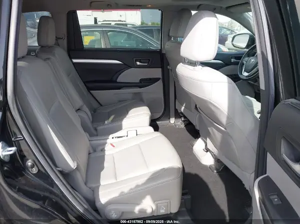 5TDJKRFH7GS226978 2016 TOYOTA HIGHLANDER - Image 8