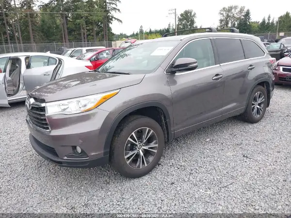 5TDJKRFH7GS236815 2016 TOYOTA HIGHLANDER - Image 2
