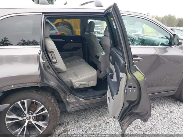 5TDJKRFH7GS236815 2016 TOYOTA HIGHLANDER - Image 8