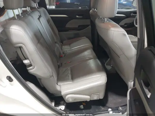 5TDJKRFH7GS237396 2016 TOYOTA HIGHLANDER - Image 8