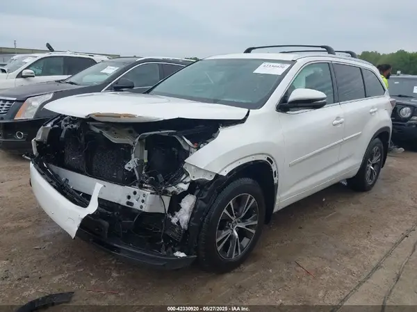 5TDJKRFH7GS247815 2016 TOYOTA HIGHLANDER - Image 2