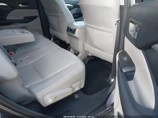 5TDJKRFH7GS270611 2016 TOYOTA HIGHLANDER - Image 8