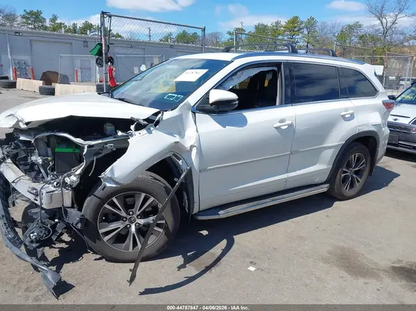 5TDJKRFH7GS271886 2016 TOYOTA HIGHLANDER - Image 2