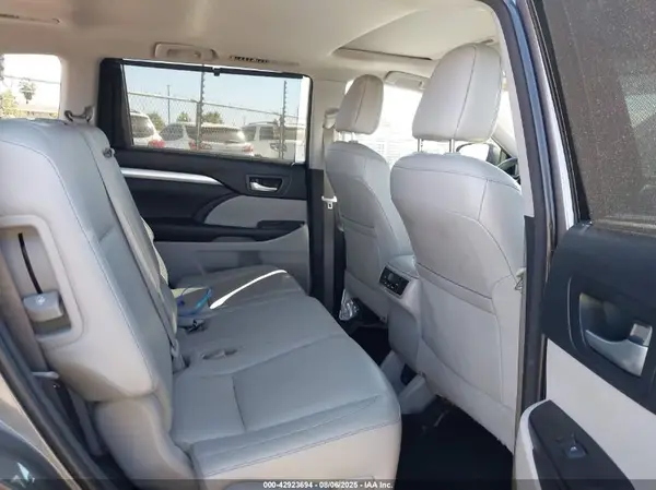 5TDJKRFH7GS317359 2016 TOYOTA HIGHLANDER - Image 8