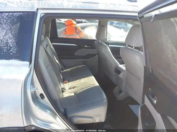 5TDJKRFH7GS319306 2016 TOYOTA HIGHLANDER - Image 8