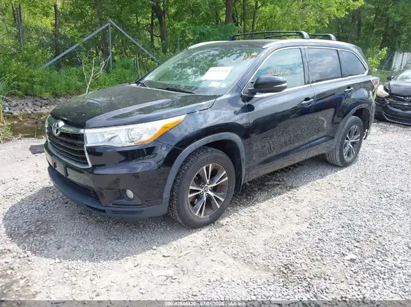 5TDJKRFH7GS322562 2016 TOYOTA HIGHLANDER - Image 2
