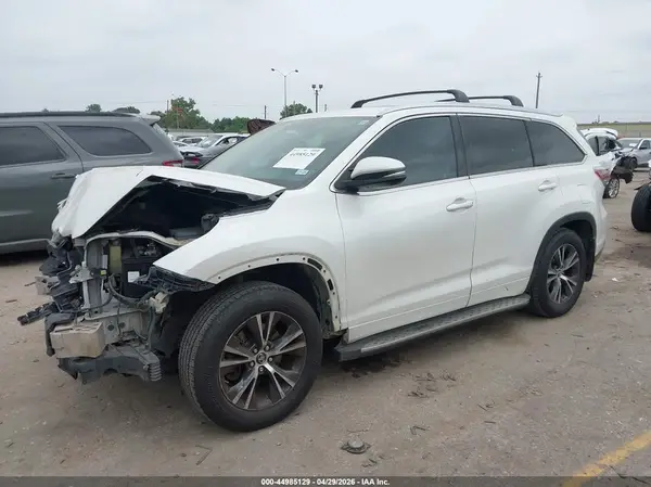 5TDJKRFH7GS322979 2016 TOYOTA HIGHLANDER - Image 2