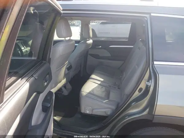 5TDJKRFH7GS338888 2016 TOYOTA HIGHLANDER - Image 8