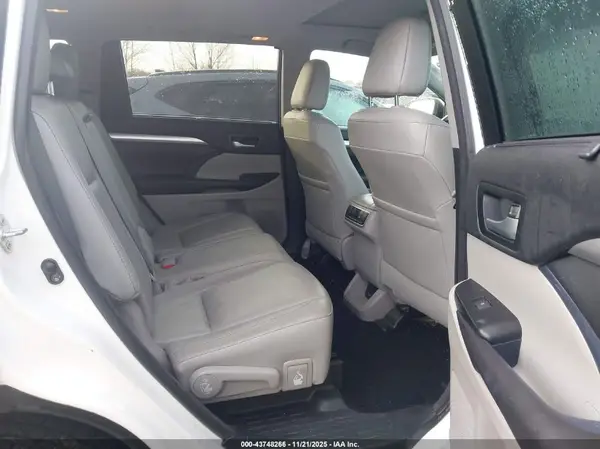 5TDJKRFH7GS346182 2016 TOYOTA HIGHLANDER - Image 8