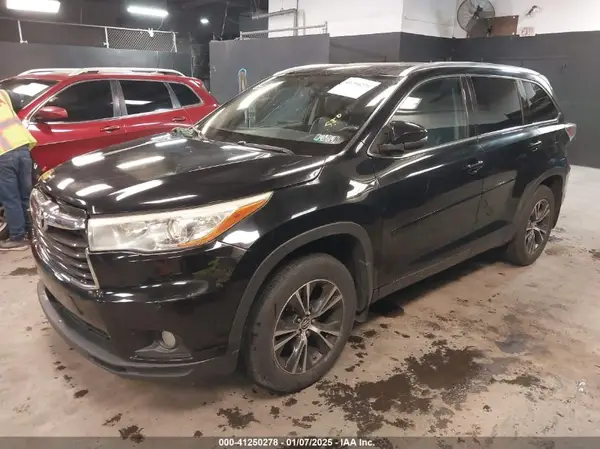 5TDJKRFH7GS500194 2016 TOYOTA HIGHLANDER - Image 2