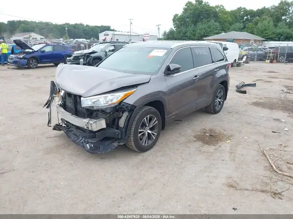 5TDJKRFH7GS500390 2016 TOYOTA HIGHLANDER - Image 2