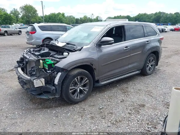 5TDJKRFH7GS501622 2016 TOYOTA HIGHLANDER - Image 2