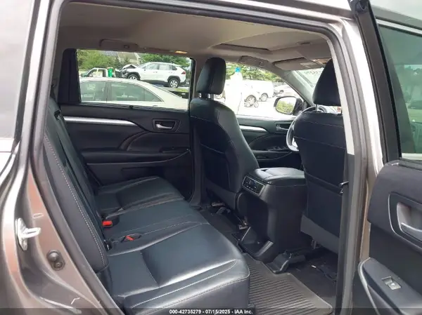 5TDJKRFH7GS501622 2016 TOYOTA HIGHLANDER - Image 8