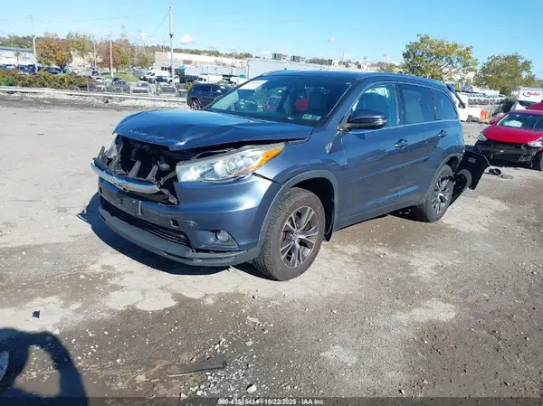 5TDJKRFH7GS501815 2016 TOYOTA HIGHLANDER - Image 2