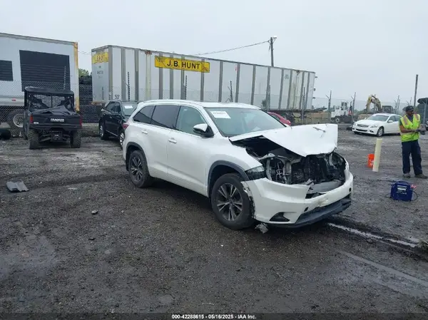 5TDJKRFH8GS228075 2016 TOYOTA HIGHLANDER - Image 1