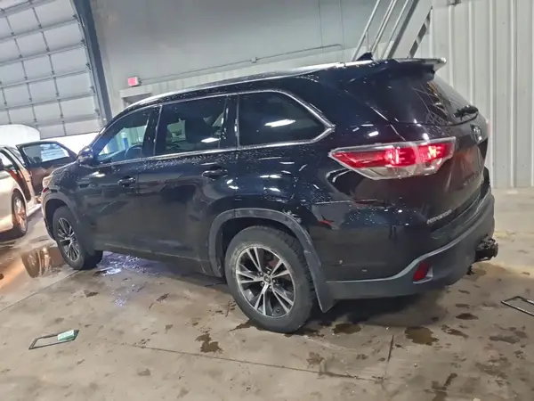 5TDJKRFH8GS228691 2016 TOYOTA HIGHLANDER - Image 2