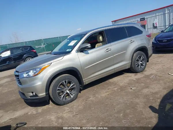 5TDJKRFH8GS229761 2016 TOYOTA HIGHLANDER - Image 2