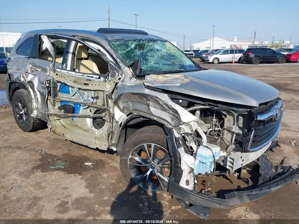 5TDJKRFH8GS243174 2016 TOYOTA HIGHLANDER - Image 1