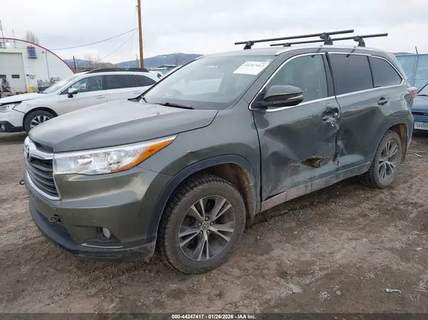 5TDJKRFH8GS261187 2016 TOYOTA HIGHLANDER - Image 2
