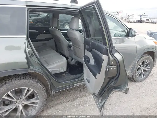 5TDJKRFH8GS261187 2016 TOYOTA HIGHLANDER - Image 8