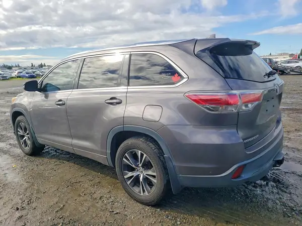 5TDJKRFH8GS268575 2016 TOYOTA HIGHLANDER - Image 2