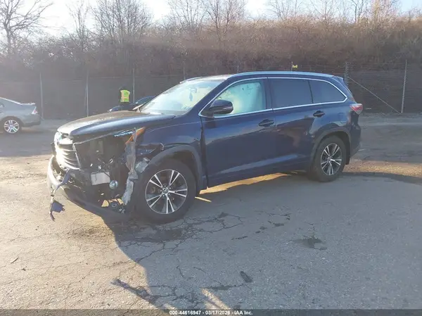 5TDJKRFH8GS271850 2016 TOYOTA HIGHLANDER - Image 2