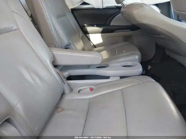 5TDJKRFH8GS271850 2016 TOYOTA HIGHLANDER - Image 8