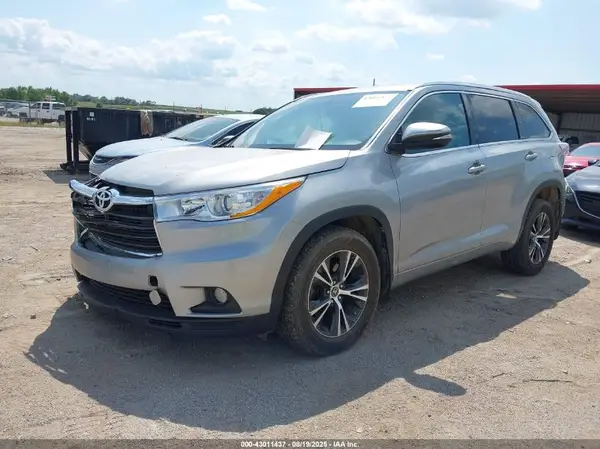 5TDJKRFH8GS273727 2016 TOYOTA HIGHLANDER - Image 2