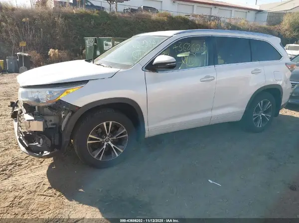 5TDJKRFH8GS278104 2016 TOYOTA HIGHLANDER - Image 2