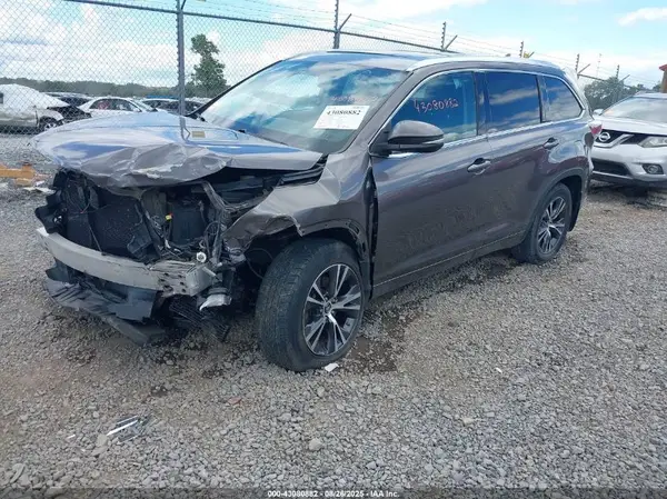 5TDJKRFH8GS280919 2016 TOYOTA HIGHLANDER - Image 2