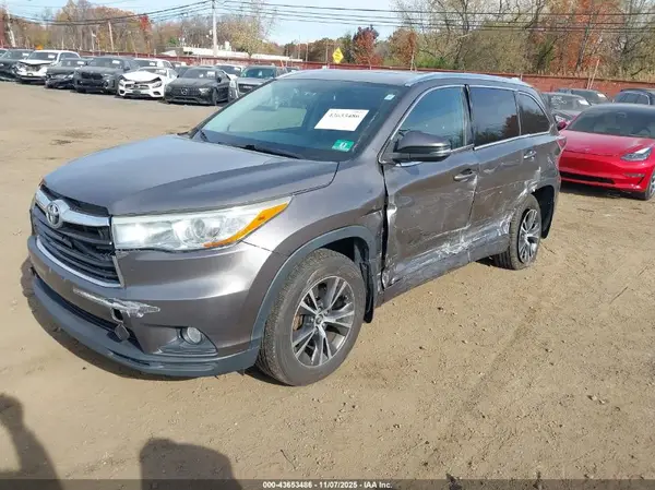 5TDJKRFH8GS299258 2016 TOYOTA HIGHLANDER - Image 2