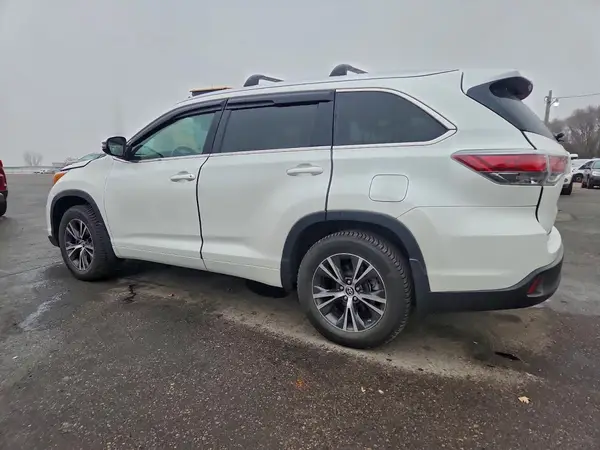 5TDJKRFH8GS301882 2016 TOYOTA HIGHLANDER - Image 2